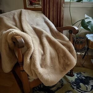 Rachel Roy Faux Fur Throw Blanket Light Brown Super Soft Heavy 50x70” MINT COND
